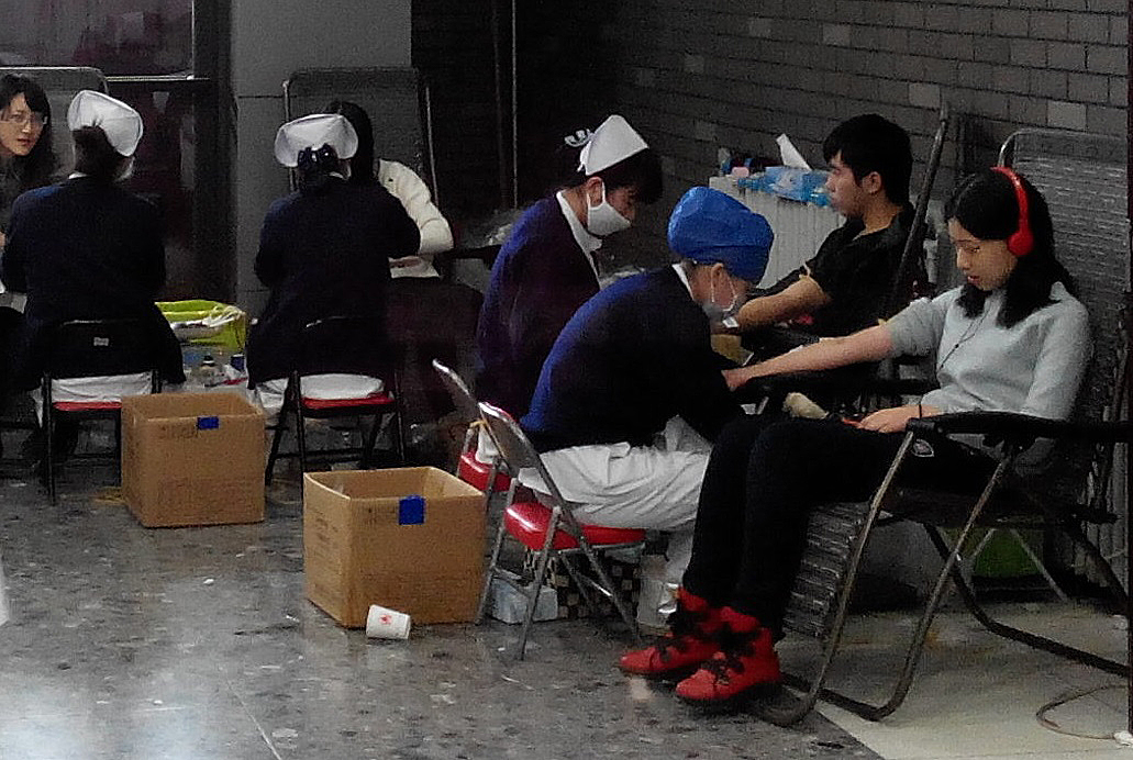 20141211-日语系-日语系同学积极参与无偿献血活动