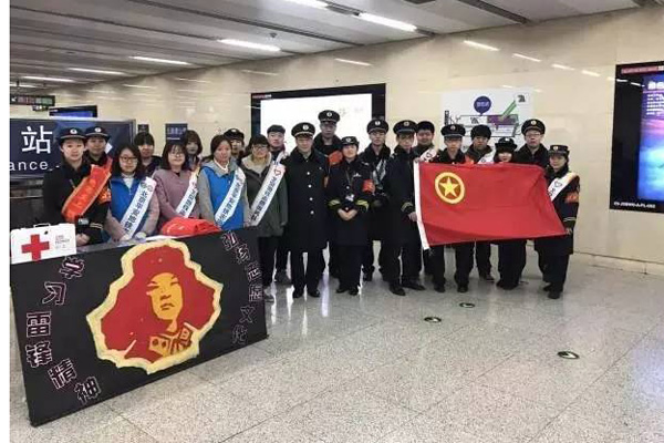 20170310-日语系-日语系学生参加地铁志愿者活动,传承雷