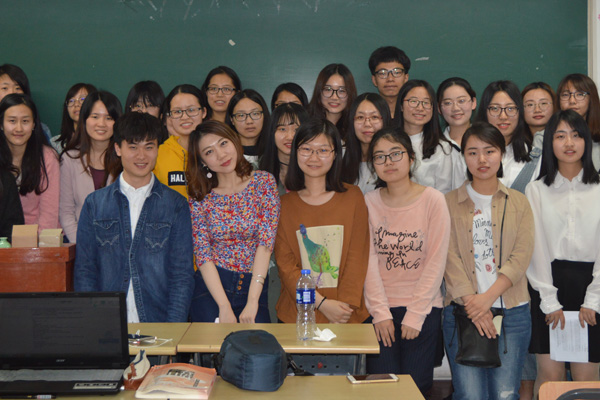 20170416-日语系-日语系朋辈就业交流会成功举办-集体合影