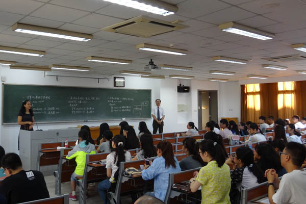 日语系2015级新生见面会于9月7日成功召开